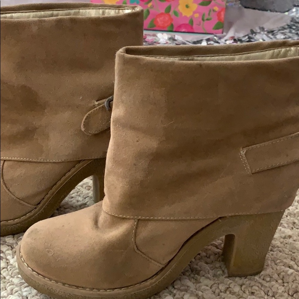 Heeled adorable boots
